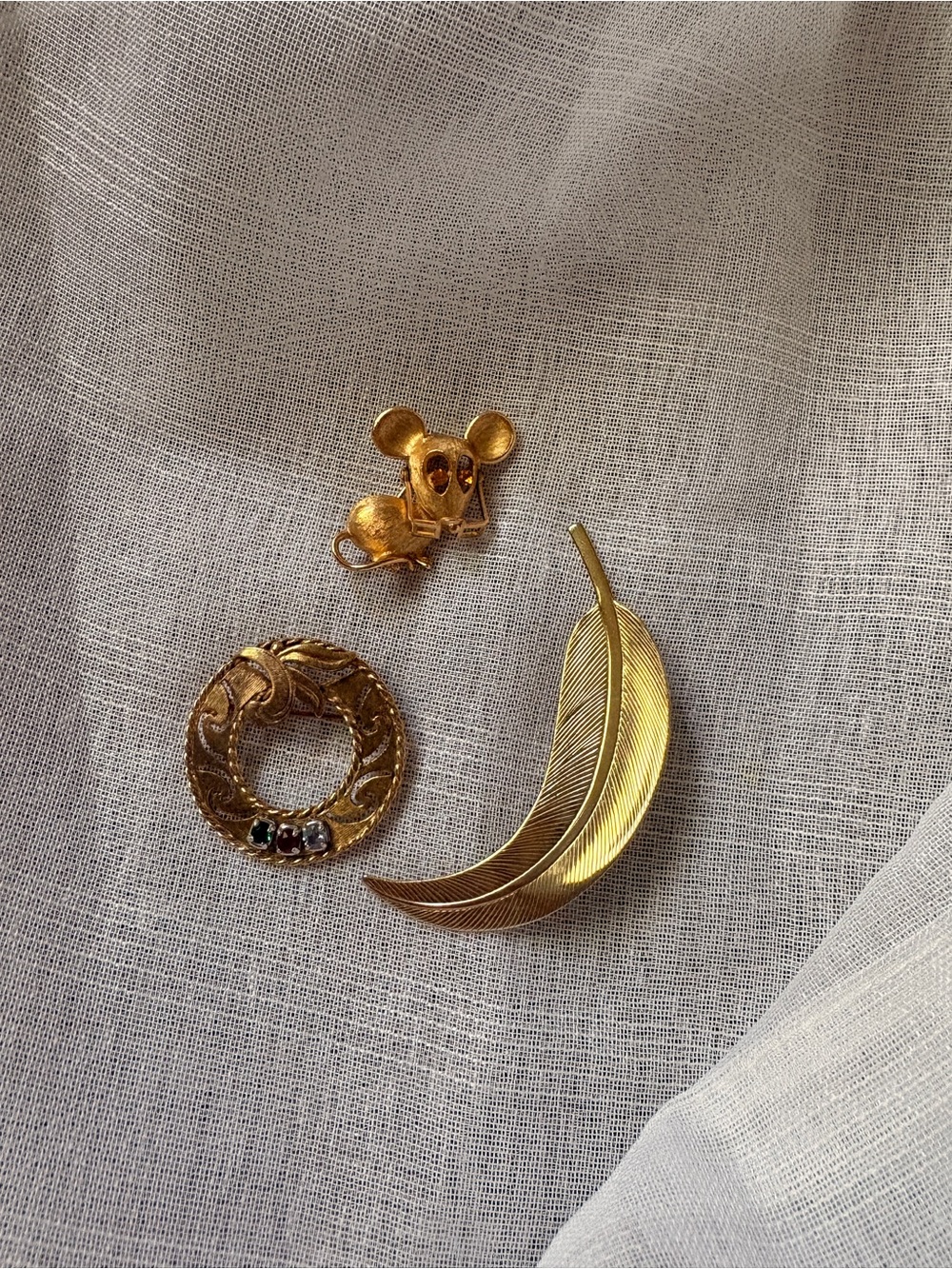 Gold-Tone Feather & Mouse Brooch Set - Gold